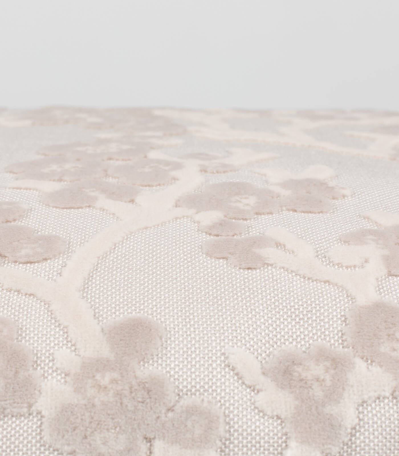 coussin april nude – 45 x 45 cm 7 coussin april nude – 45 x 45 cm – image 7