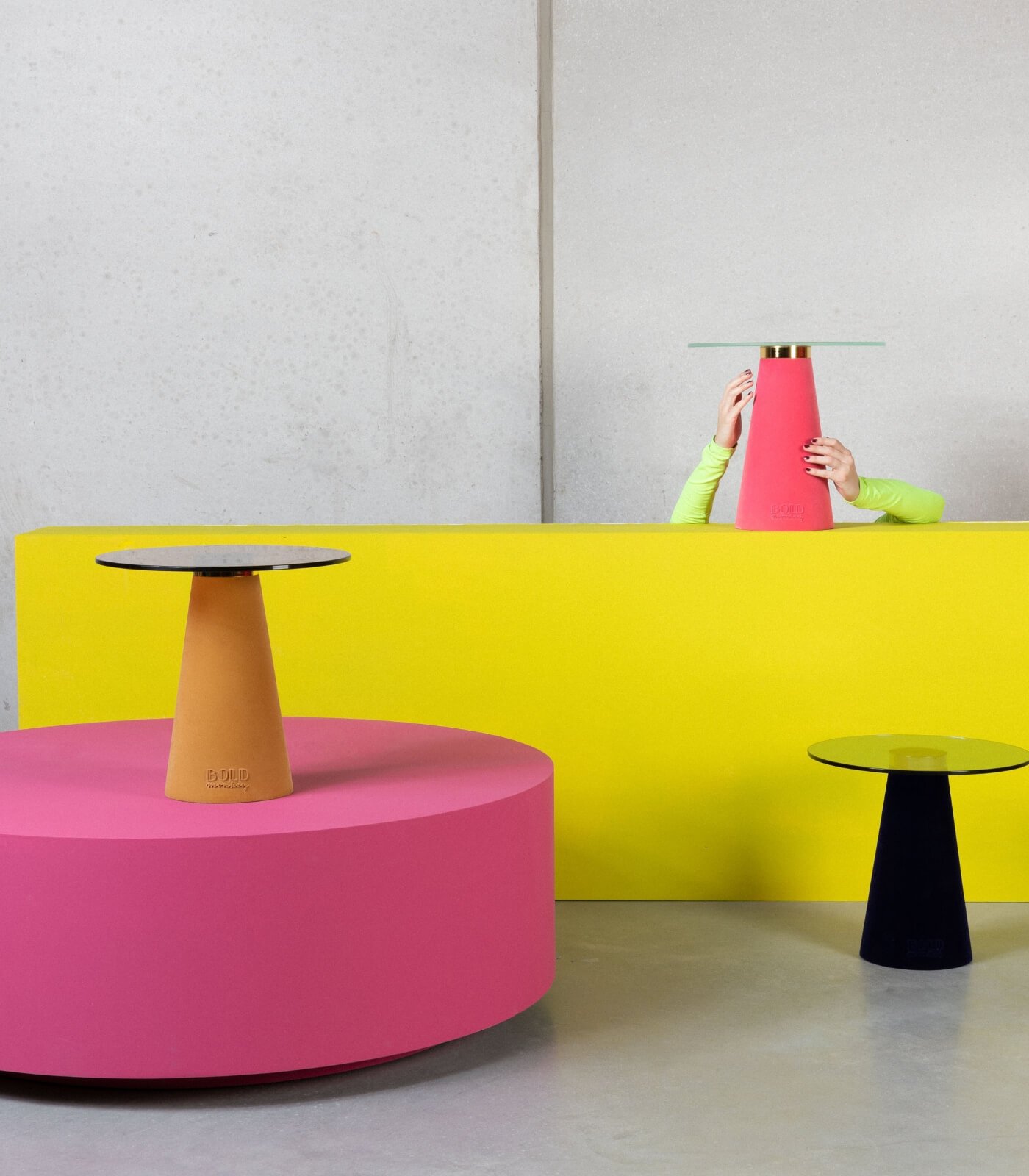 table d'appoint leader of the fanclub - velours rose/verre trempé 7 table d'appoint leader of the fanclub - velours rose/verre trempé – image 7